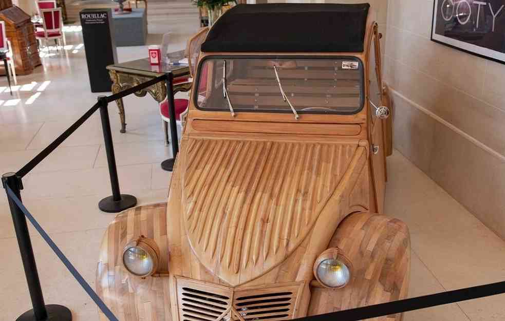 Drveni Citroen 2CV prodat za 210.000 evra (VIDEO)