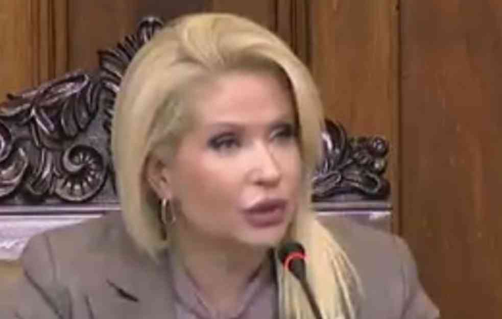 DA LI SE OVAKO OBRAĆA JEDNA NARODNA POSLANICA SANDRA BOŽIĆ: Glumca Milana Marića nazvala pogrdnim imenima (FOTO)