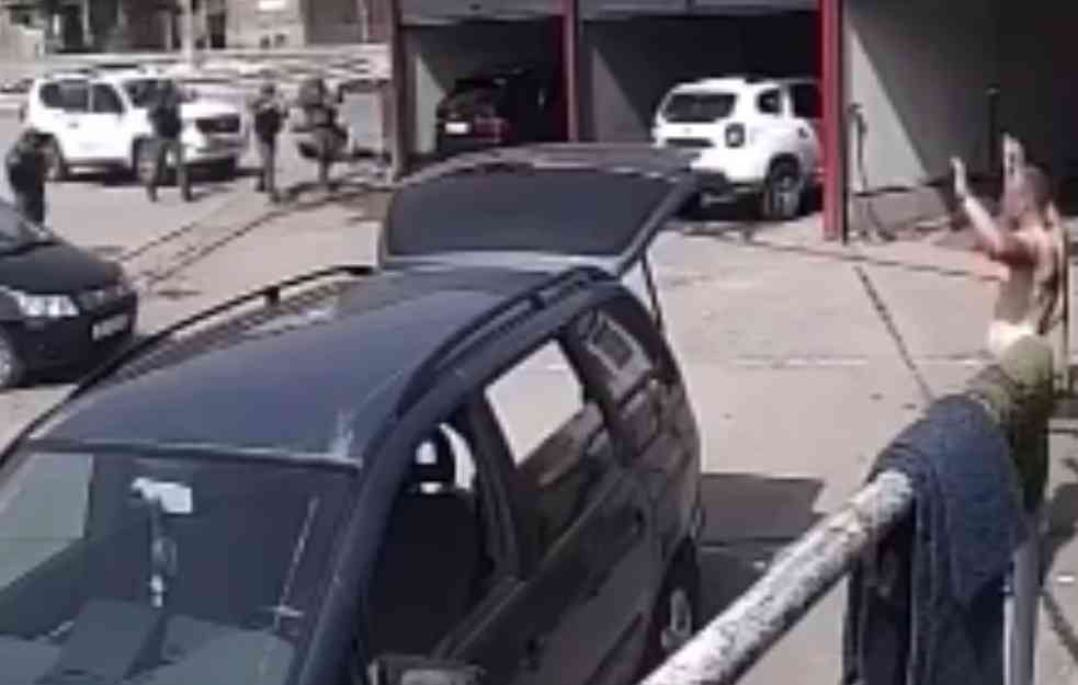 POJAVIO SE SNIMAK HAPŠENJA U KOSOVSKOJ MITROVICI: Došli su u DŽIPOVIMA naoružani do zuba... (VIDEO)