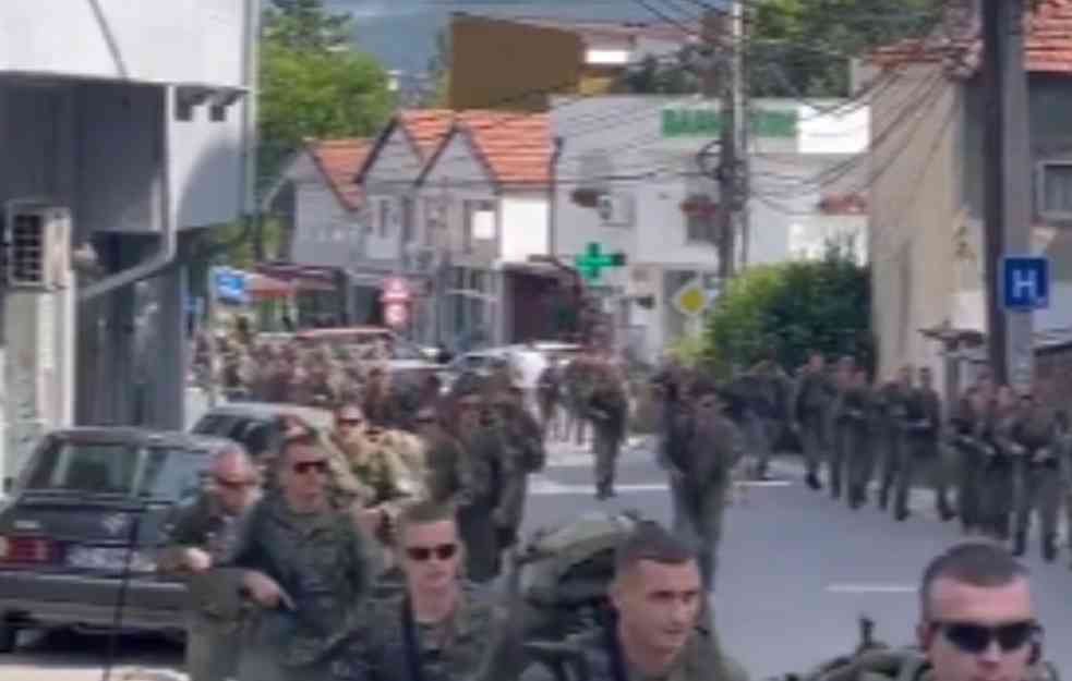PRIŠTINSKA VOJSKA POD PUNIM ORUŽJEM U MITROVICI! Ovaj SNIMAK se deli na MREŽAMA - o čemu se RADI? (VIDEO)