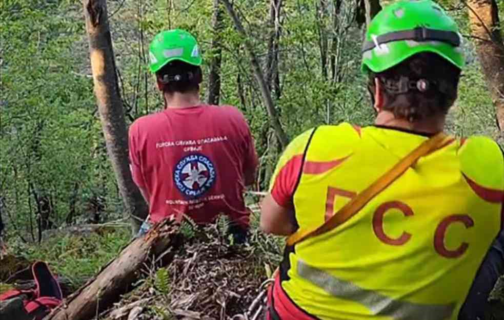 Drama na Kablaru: Momak i devojka iz Kragujevca se izgubili na liticama, spasilačke jedinice na terenu