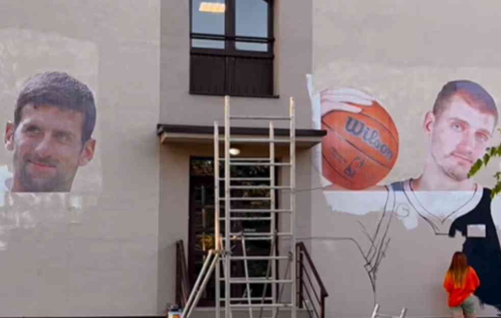 ĐOKOVIĆ I JOKIĆ DOBIJAJU NESTVARAN MURAL U BEOGRADU: Umetnost koja ostavlja bez teksta! (VIDEO)