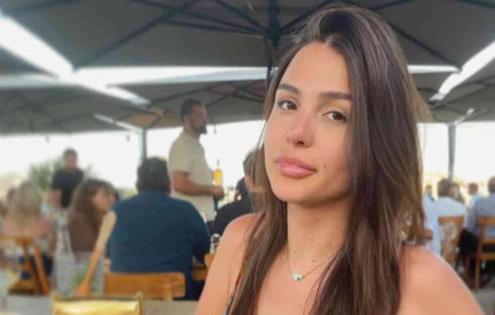 Anastasija Ražnatović zapevala u kolima: Tekst pesme tera suze na oči