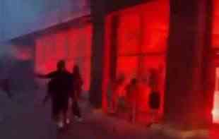 UŽASNO: GORI <span style='color:red;'><b>BIBLIOTEKA</b></span> U MARSELJU SA MILION KNJIGA! (VIDEO)