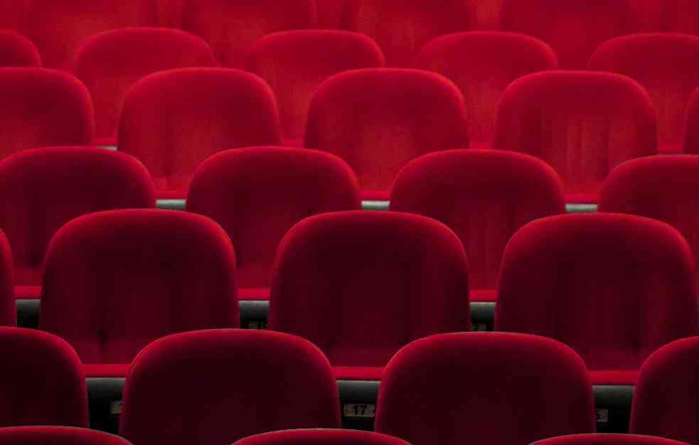 Horor u bioskopu! Izbodene četiri devojčice, napadač samo ušetao i izvadio nož