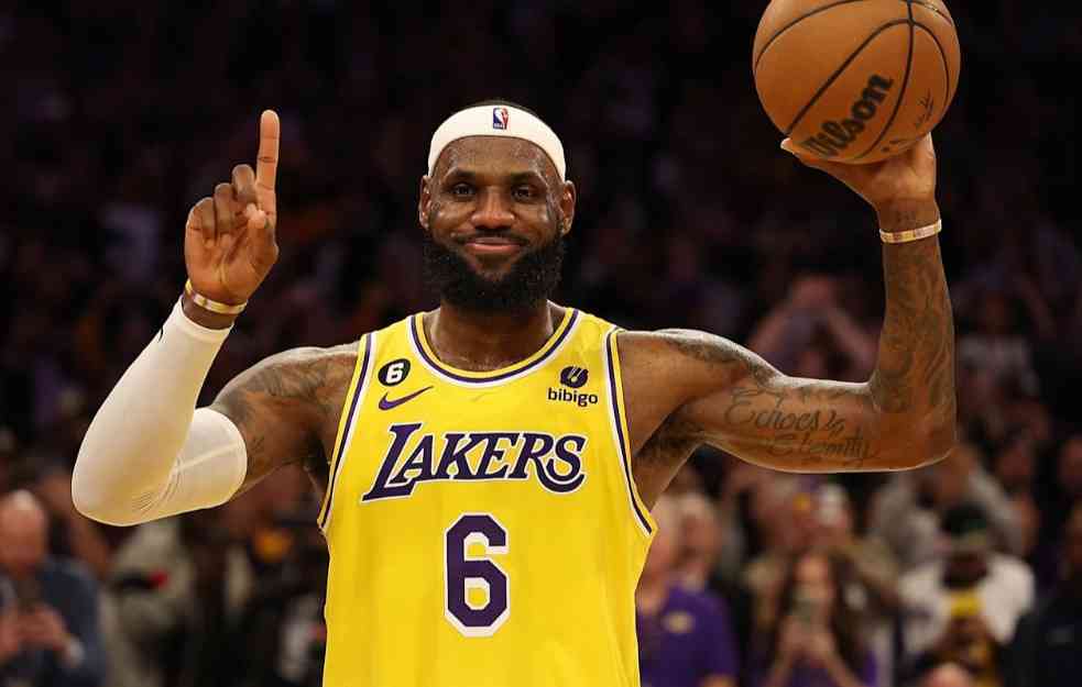 Lejkersi će povući Lebronov dres