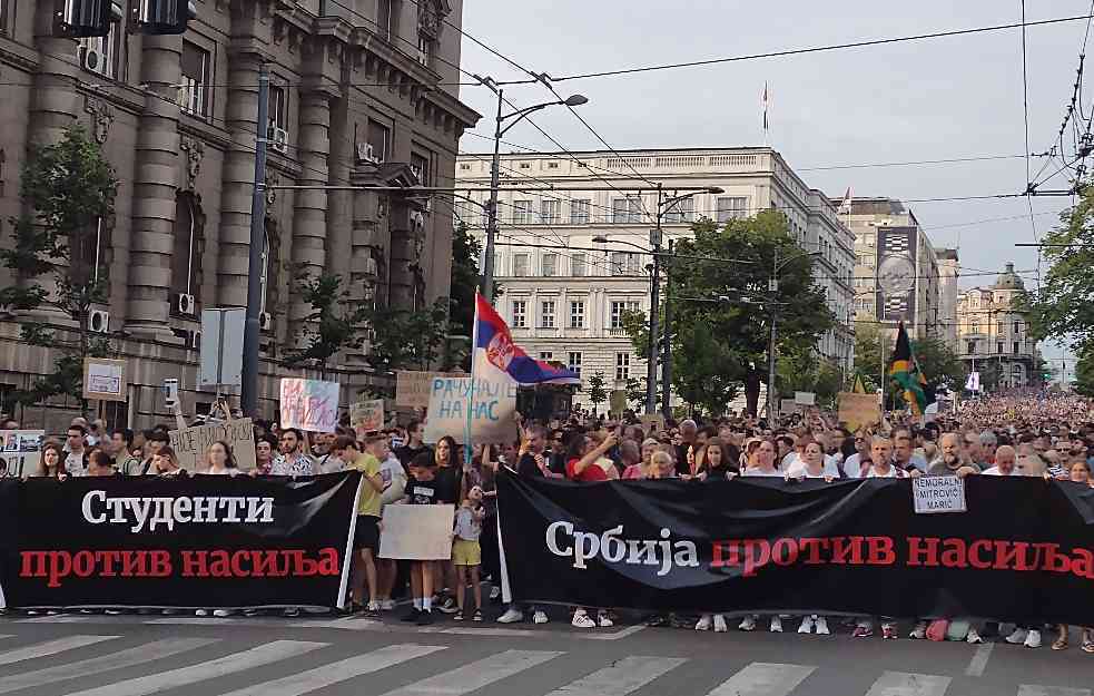 Protest ispred Ministarstva prosvete, zatvoren deo Nemanjine u pravcu ka Slaviji
