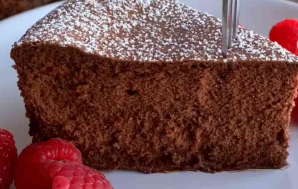 RAFAELO TORTA SA MALINAMA: Poslastica koja krcka