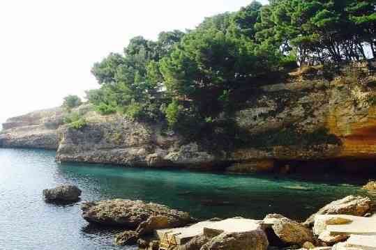 NUDISTIČKA PLAŽA U CRNOJ GORI NA KOJOJ JE MUŠKARCIMA ZABRANJEN ULAZ: Žene iz celog sveta dolaze baš ovde iz OVOG razloga!