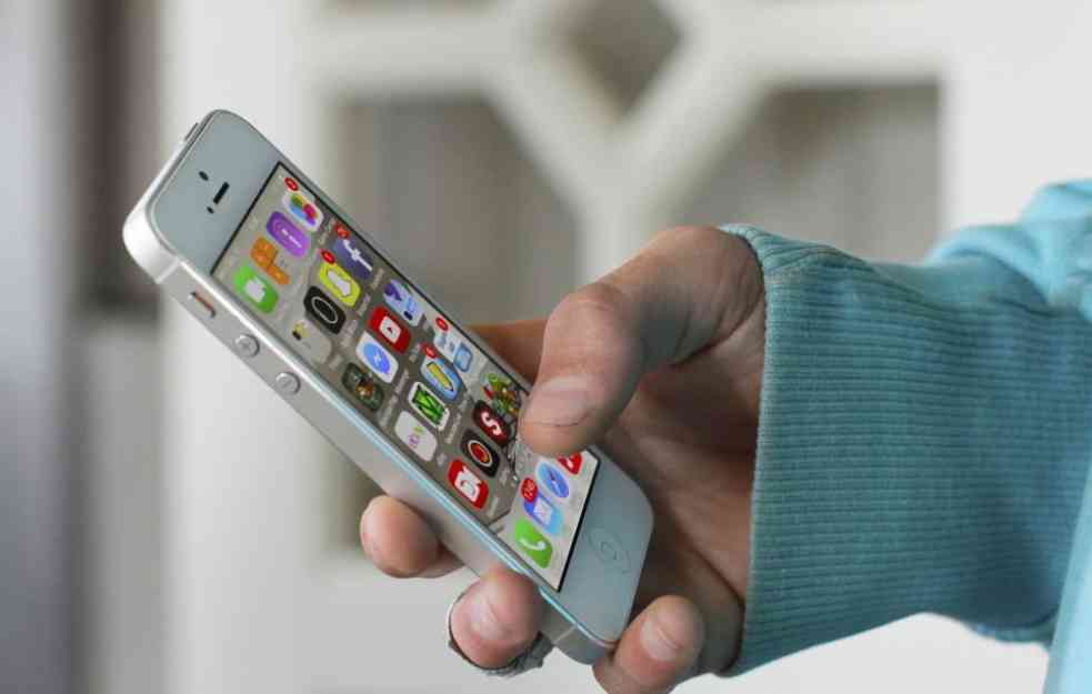 Naše pevačice ne koriste mobilne telefone: Sve obavlja neko drugi za njih