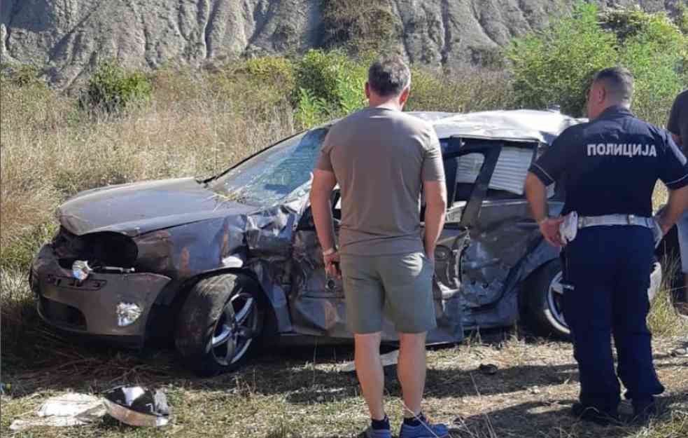 PRVO UDARIO U BANDERU PA SE ZAKUCAO U KAMION: Teška nesreća kod Novog Pazara, muškarac poginuo (FOTO)