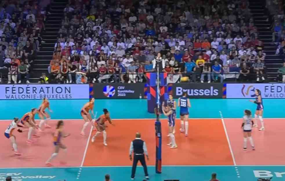 NAŠI SPORTISTI DANAS IGRAJU VAŽNE MEČEVE: Odbojkašice za ZLATO na EP (20.00), košarkaši za ostanak na SP (14.00)