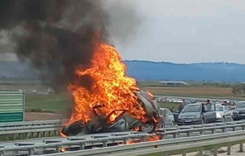AUTO-PUT MILOŠ VELIKI: Posle sudara jedan auto se zapalio! (VIDEO I FOTO)
