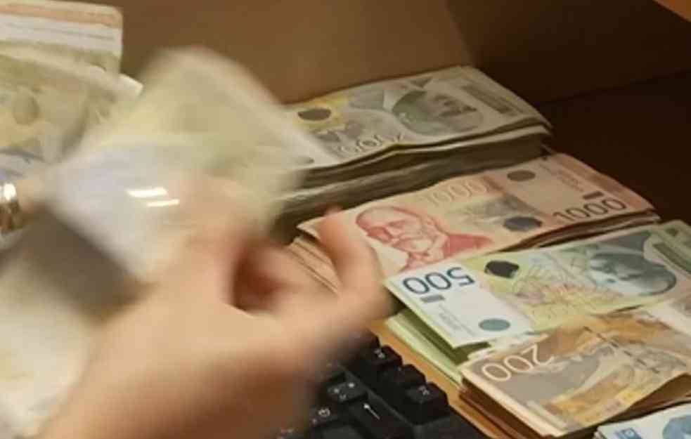 ČUVAJTE SE OMČE OKO VRATA: Podignete 600.000 dinara, a banci vratite više od milion!