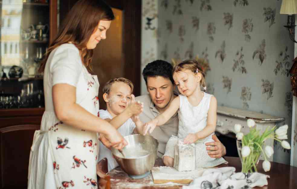 TRADICIONALNA PORODICA NA METI – obrazovanje na udaru
