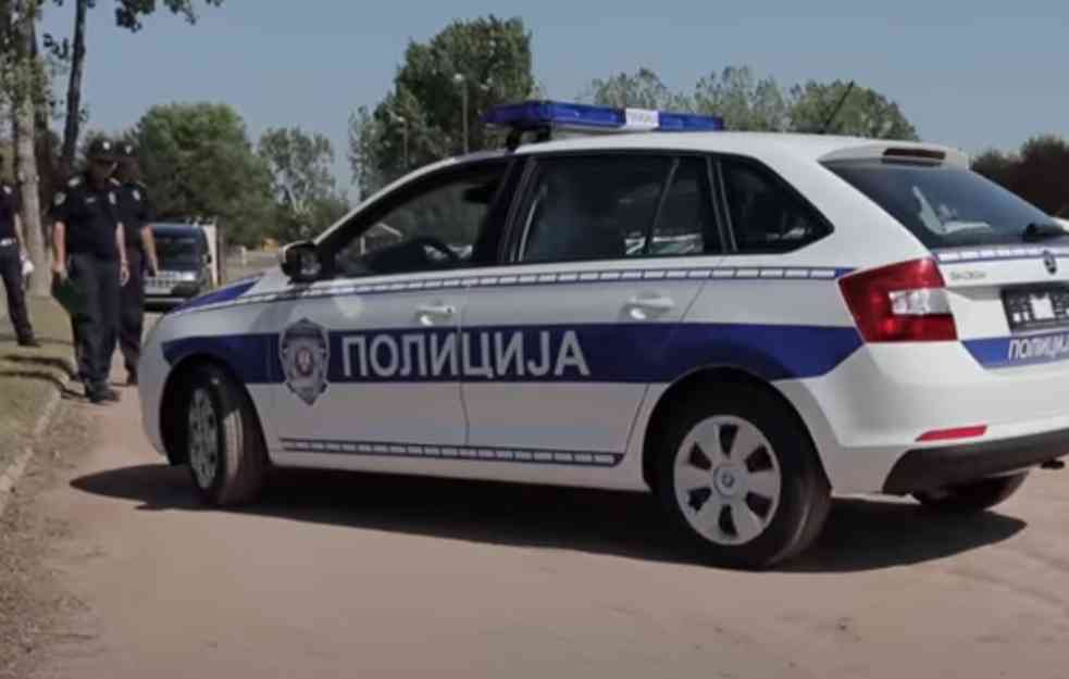 Automobil kod Čačka sleteo sa puta: Vozač završio u provaliji