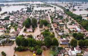 POPLAVE U ČILEU: Posle jakih kiša pukla brana