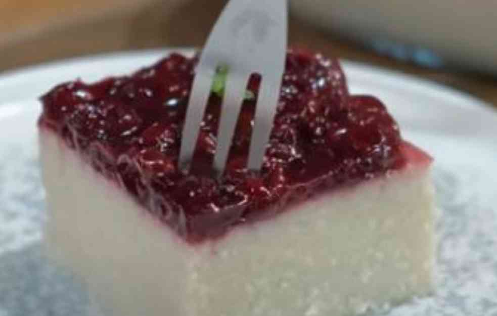 SAVRŠEN RECEPT ZA KOLAČ SA MALINAMA : Mekan i penast, topi se!