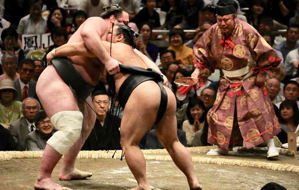 Japanski avioprevoznik u problemu zbog sumo rvača