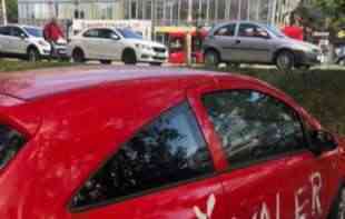 <span style='color:red;'><b>Poruka na automobilu</b></span> u Žarkovu veoma jasna: Osveta ili provokacija?