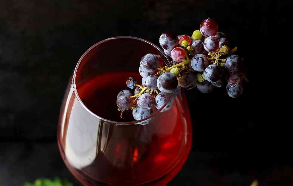 Najstarije vino na svetu u tečnom obliku pronađeno u rimskoj grobnici