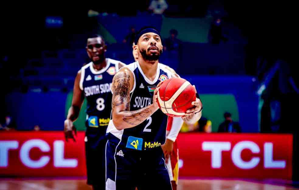 Derbi rešen u poslednjoj sekundi: Zvezda srušila Partizan pred njegovim navijačima