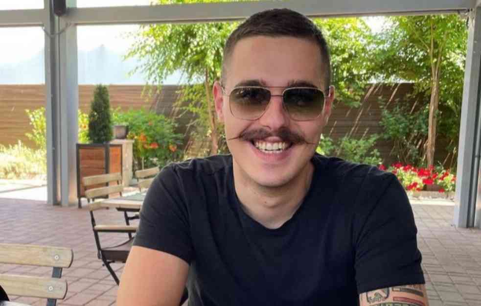 Naš popularni pevač traži devojke preko aplikacije za upoznavanje