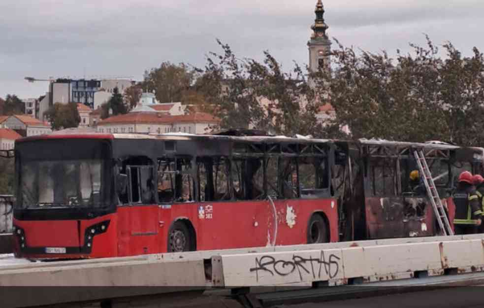 Pukao protivpožarni aparat u autobusu 511 na Obrenovačkom putu