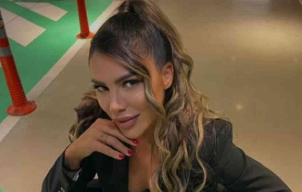 Sandra Afrika OPTUŽENA, kolegama UKRALA pesmu: „Tri dana smo radili tu pesmu i odjednom ju je ona snimila“