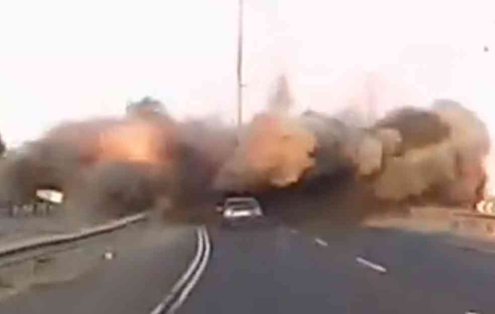 UZNEMIRUJUĆI SNIMAK IZ IZRAELA: Raketa doleće i EKSPLODIRA među vozila! (VIDEO, FOTO)