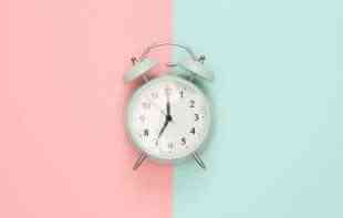 Zašto se neki ljudi bude pre alarma? Šta to upravlja našim snovima?
