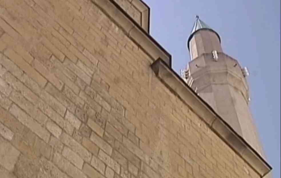 SVE MUSLIMANE TREBA POBITI! Muškarac ušao u beogradsku džamiju i pretio vernicima