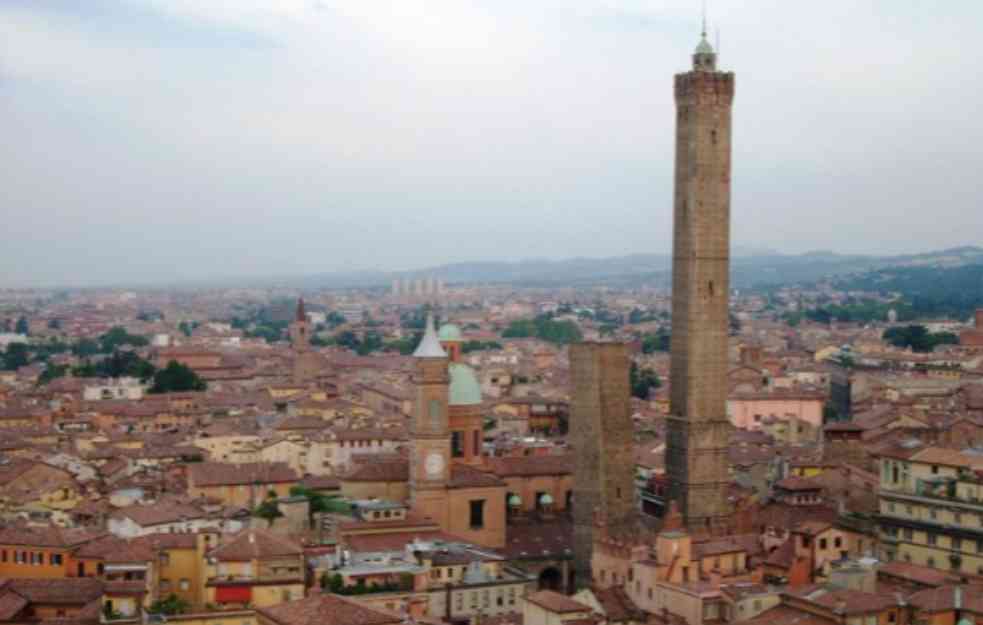 ITALIJA OSTAJE BEZ TURISTIČKOG SIMBOLA BOLONJE?! Toranj samo što se NE SRUŠI
