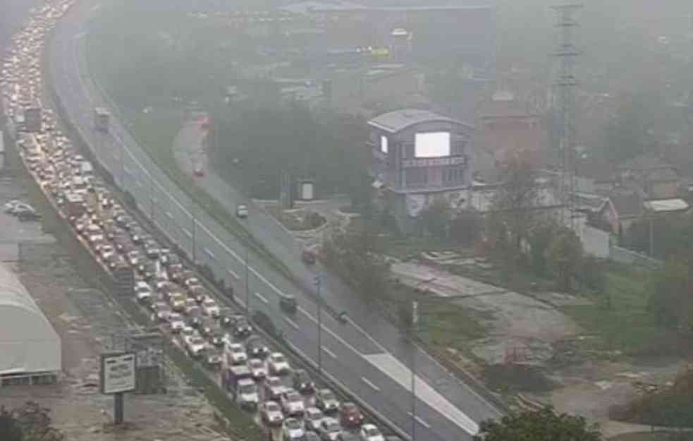 Autoput jedva prohodan, gužve po celom gradu