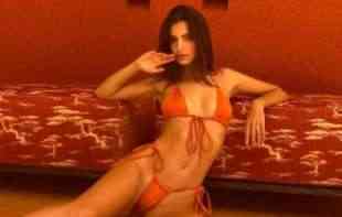 EMRATA POZIRALA U MINIJATURNOM <span style='color:red;'><b>BIKINI</b></span>JU: Ceo svet 