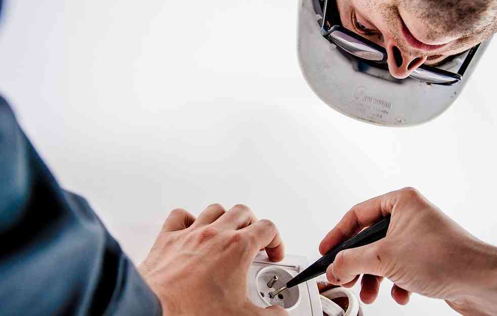  Sve više građana se žali na peckanje zbog elektriciteta: Naš fizičar objasnio o čemu se radi