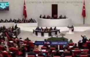 Turski poslanik PROKLEO JEVREJE, PA DOBIO <span style='color:red;'><b>INFARKT</b></span>! Drama u parlamentu