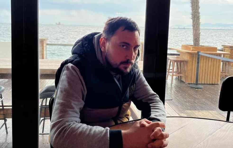 ALEKSANDRU GODINU DANA POSLE OPERACIJE STOMAKA CURI GNOJ IZ RANE  Lekari ga unakazili, dali mu krv pogrešne grupe, pa ga oživljavali elektrošokovima (FOTO)
