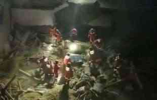 JAK <span style='color:red;'><b>ZEMLJOTRES U KINI</b></span>, VIŠE OD 100 MRTVIH: Zatrpanima ističe vreme (VIDEO)