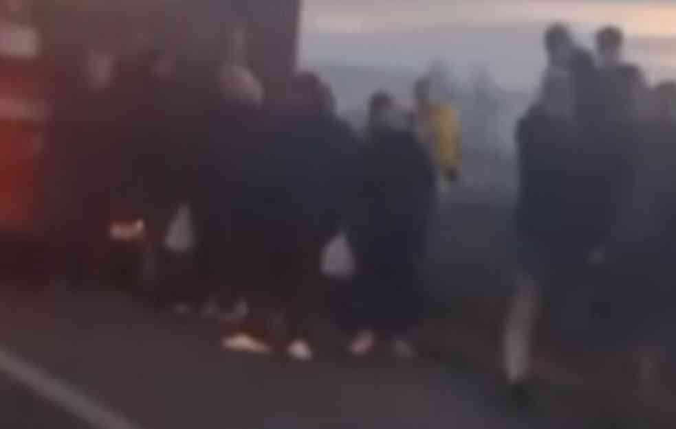 ZAPALIO SE AUTOBUS NA LINIJI 511: Dim kuljao iz vozila na Obrenovačkom putu, putnici odmah evakuisani (FOTO)