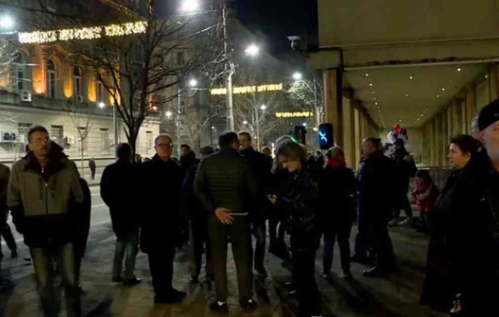 ZAVRŠEN PROTEST ISPRED RIK: U toku je normalizacija saobraćaja u ULICI KRALJA MILANA
