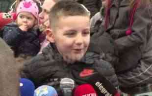 Ivan(6) je PRONAŠAO <span style='color:red;'><b>ZLATNIK</b></span> u česnici teškoj preko 200 kg ispred Hrama Svetog Save