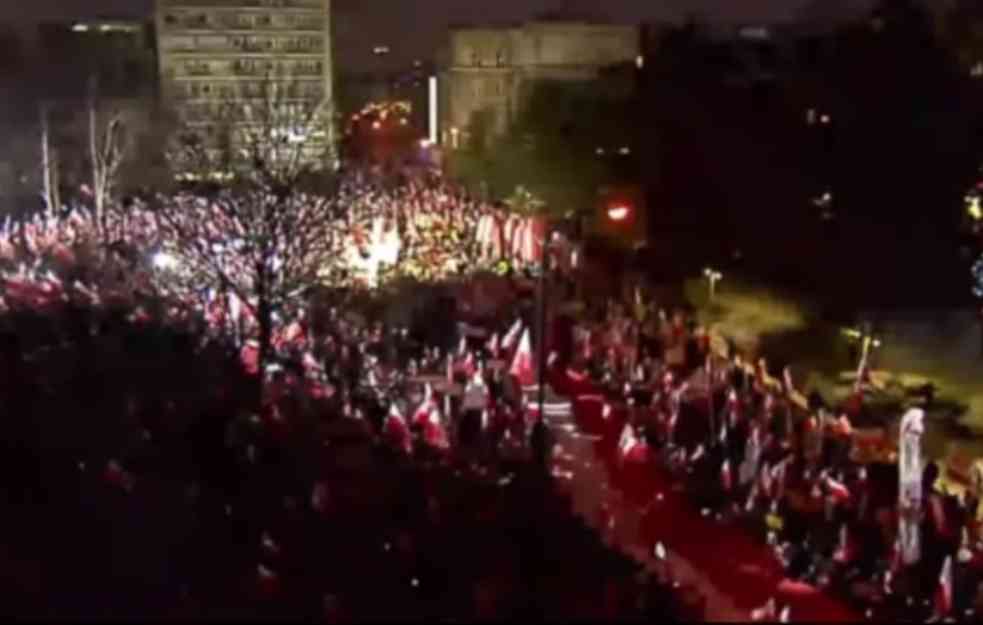 DESETINE HILJADA LJUDI NA DEMONSTRACIJAMA U VARŠAVI: 