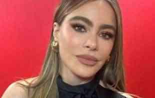 SOFIJA VERGARA UHVAĆENA U FOTOŠOPIRANJU SLIKA: Bespotreban potez svetske <span style='color:red;'><b>lepotice</b></span> (FOTO)