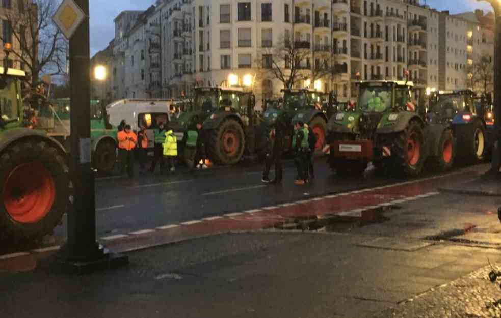 SPREMA SE HAOS U BERLINU: Velike završne demonstracije nemačkih paora protiv Šolcove vlade (VIDEO, FOTO)