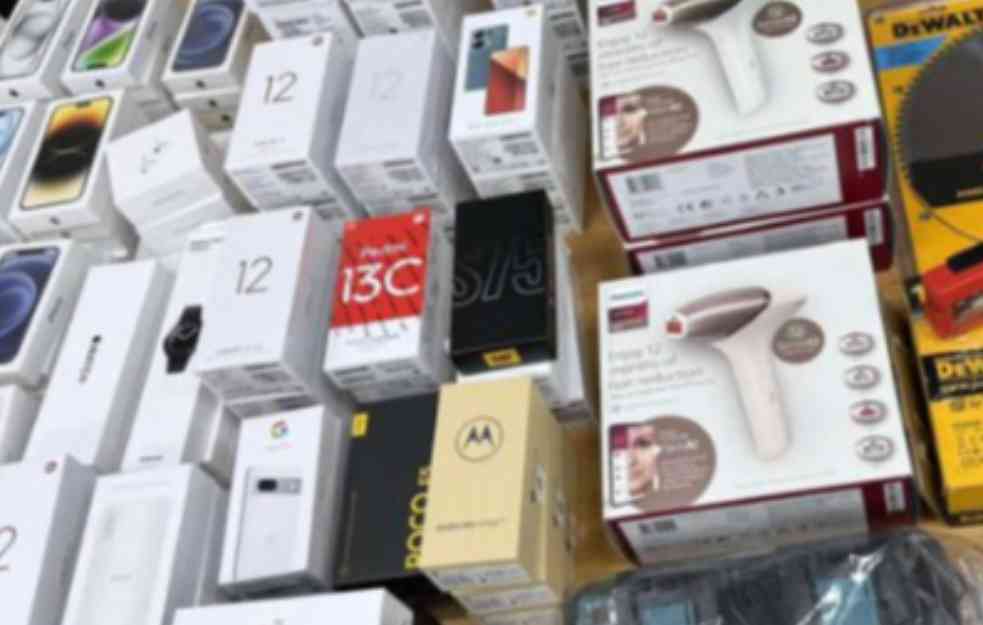 DVE MILIONSKE ZAPLENE NA HORGOŠU ZA SAMO SAT VREMENA: Pronađeno 280 novih mobilnih telefona, pametni satovi, aparati... (FOTO)