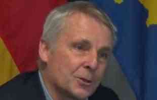 SRAMNI NEMAČKI AMBASADOR OPET PAMETUJE: Ako Srbija ne prizna tzv. Kosovo imaćemo zamrznuti konfikt (VIDEO)