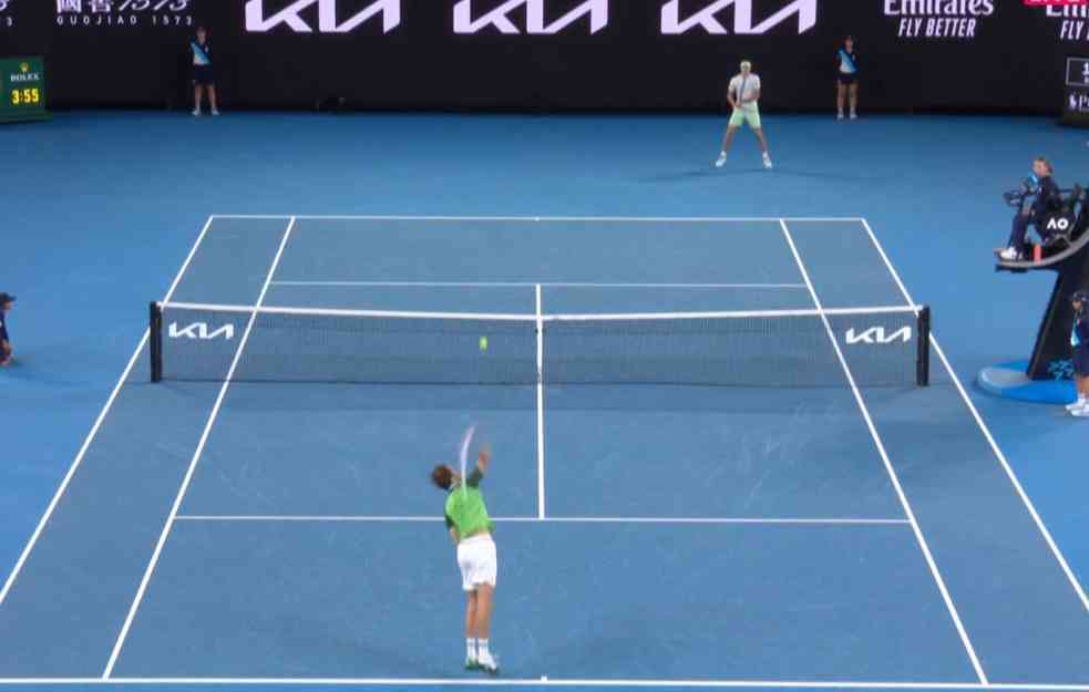 MAGIČNI MEDVEDEV POSLE NESTVARNOG PREOKRETA U FINALU AUSTRALIJE! Zverev pao i pored vođstva od 2:0 (VIDEO)