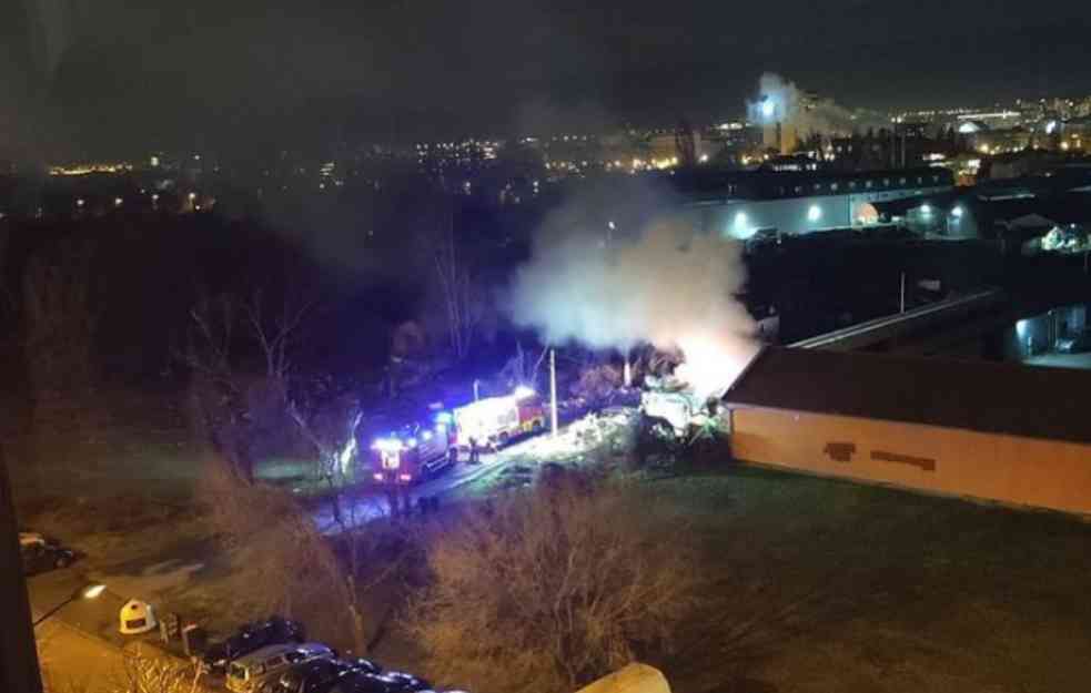 POŽAR U NOVOM SADU: Naselje u plamenu, vatrogasci se bore sa stihijom (FOTO/VIDEO)