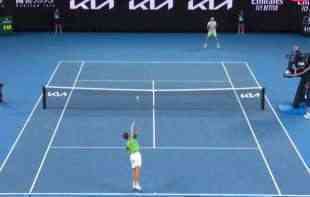 MAGIČNI MEDVEDEV POSLE NESTVARNOG PREOKRETA U FINALU AUSTRALIJE! Zverev pao i pored vođstva od 2:0 (VIDEO)